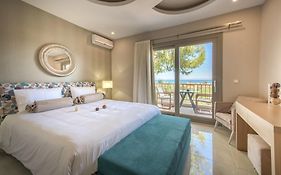 Koukounaria Hotel & Suites
